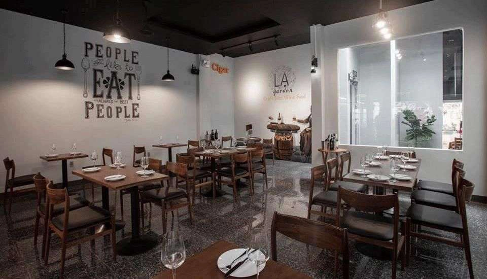 Nhà Hàng Lạ Garden Restaurant