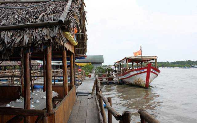 Nhà Hàng Làng Du Lịch Chí Linh
