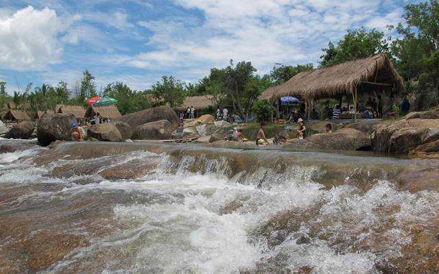 Nhà Hàng Waterland Suối Thạch Lâm - Du Lịch Sinh Thái