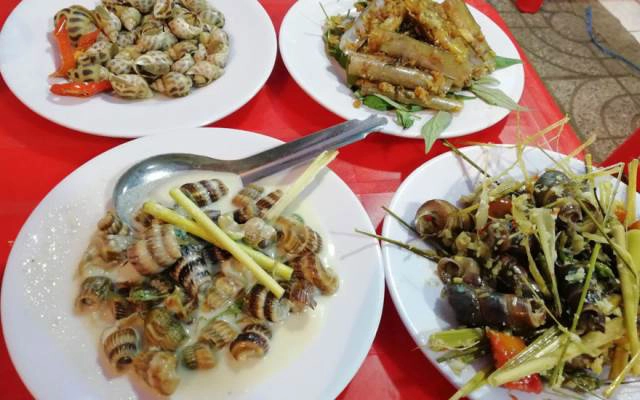 Quán Ăn Ốc & Hải Sản - Xóm Chiếu
