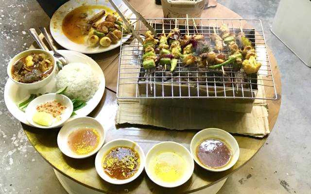 Phố Ăn Vặt Bờ Kè