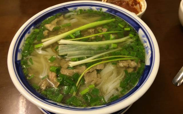 Quán Ăn Phở Bát Đàn - Nguyên Hồng