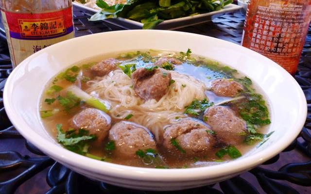 Quán Ăn Phở bò gia truyền Cồ Chiến - Pháo Đài Láng