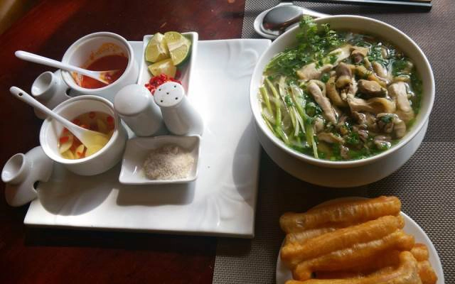 Quán Ăn Phở Gà Ta, Lẩu Gà - Trung Văn