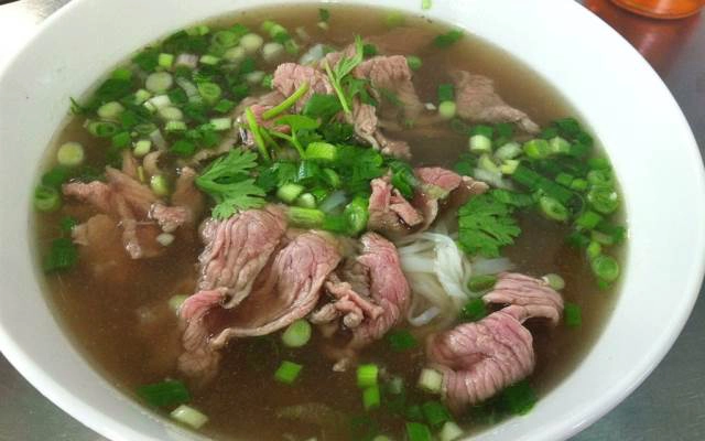 Quán Ăn Phở Hồng - Xóm Chiếu