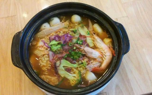 Quán Ăn Phố Mì Cay Seoul - Cầu Diễn