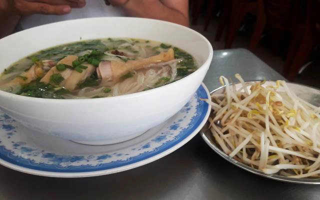 Quán Ăn Phở Tân Hà Nội - Đặc Sản Gà Ta