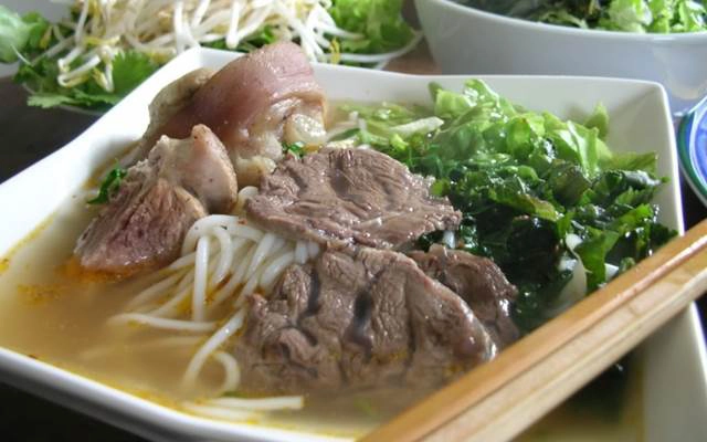 Quán Ăn Phú Vương - Bún bò giò heo