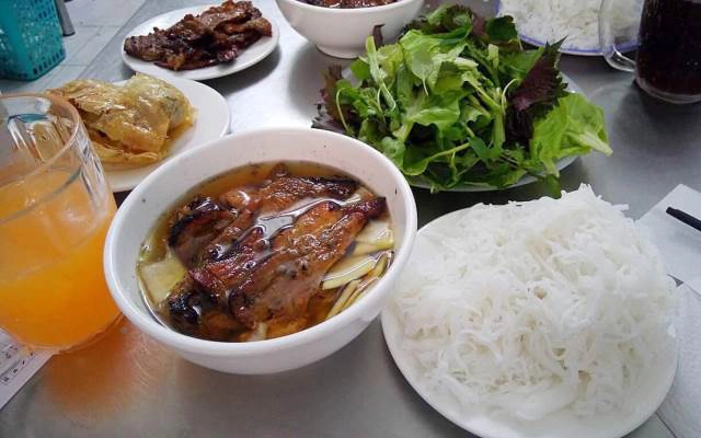 Quán Ăn Phương Vinh - Bún Chả & Nem Cuốn