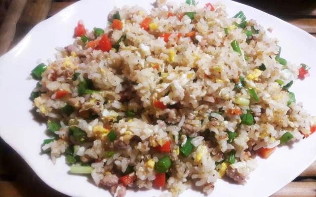 Quán Ăn Quán 69 - Cơm Chiên & Bánh Mì Thịt Nướng