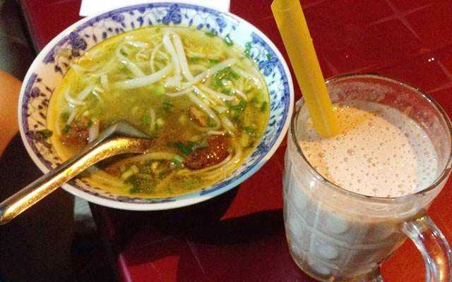 Quán Ăn Bánh Canh Chả Cá & Sinh Tố Lề Đường - Phan Bội Châu