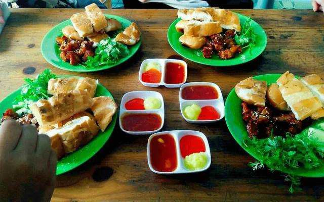 Quán Ăn Bánh Mì Thịt Xiên