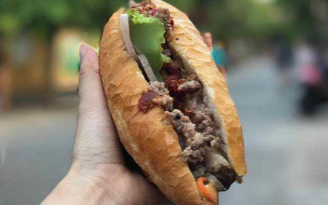 Quán Ăn Bánh Mì Thúy