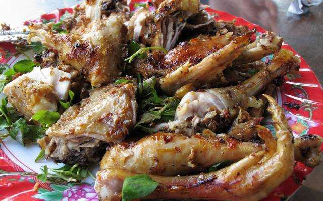 Quán Ăn Biển Hồ Hội Quán - Đặc Sản Gà Tre
