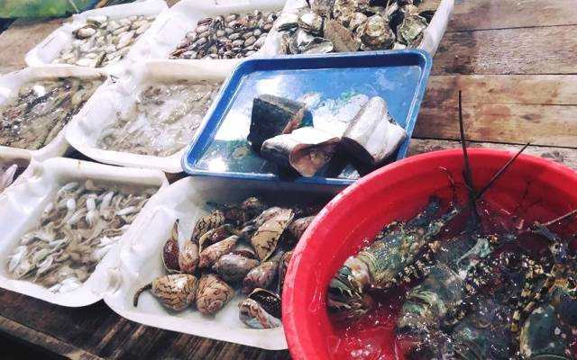 Quán Ăn Bờ Kè Thỏ - Hải Sản Tươi Sống