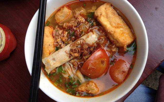Quán Ăn Bún Riêu & Hột Vịt Lộn - Chợ Long Mỹ