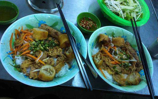 Quán Ăn Bún Thịt Nướng & Bánh Mì Ốp La