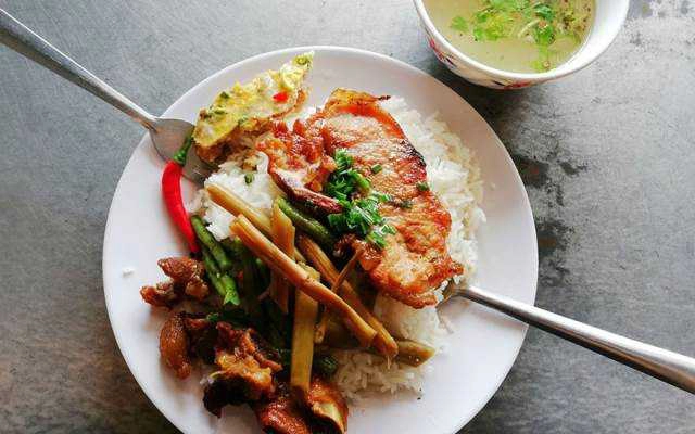 Quán Ăn Cẩm Diệu - Cơm Bình Dân, Bún Thịt Nướng & Bánh Tằm Xíu Mại