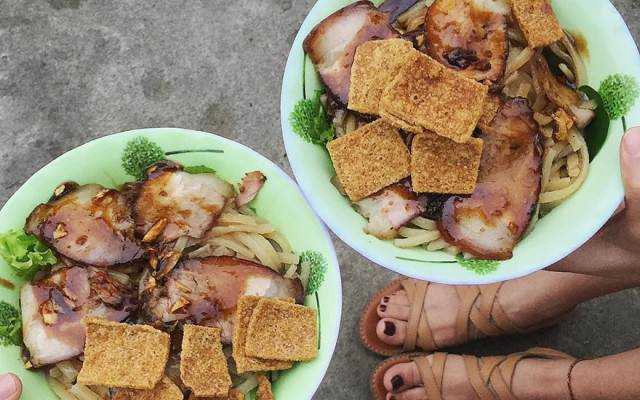 Quán Ăn Cao Lầu - Cơm Gà & Mì Quảng Hồng
