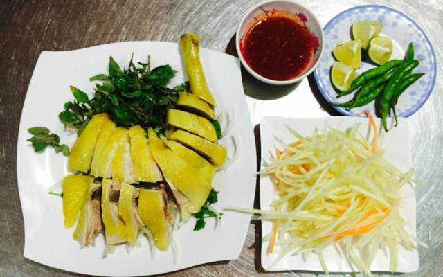 Quán Ăn Cơm Gà Bà Hồ - Sân Đình