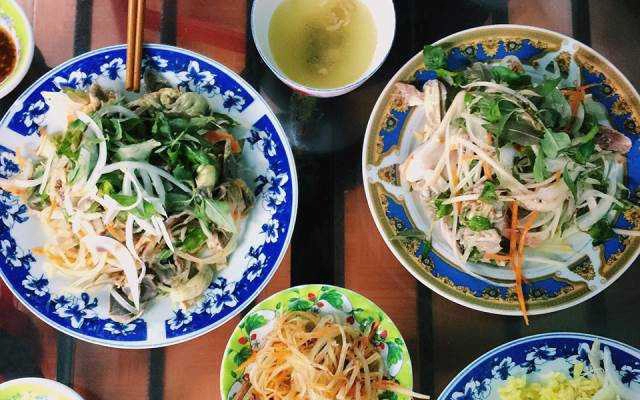 Quán Ăn Cơm Gà Bà Thuận - Hai Bà Trưng