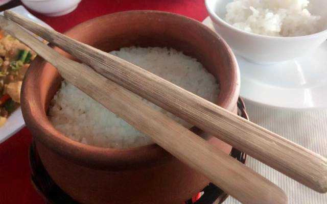 Quán Ăn Cơm Niêu Hoa Sữa