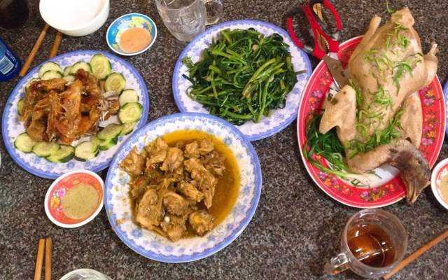 Quán Ăn Gà Sáu Tấn