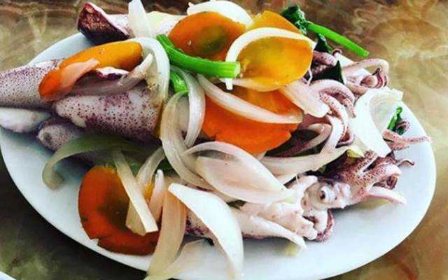 Quán Ăn Hải Sản Cô Bốn