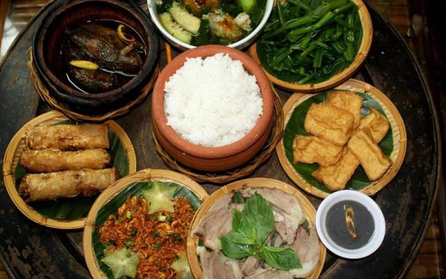 Quán Ăn Hoa Hạnh - Cơm Bình Dân & Hải Sản