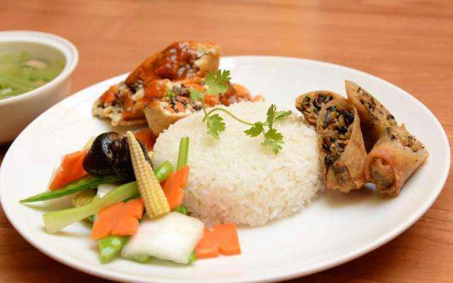Quán Ăn Hoa Sala - Chuyên Phục Vụ Các Món Chay