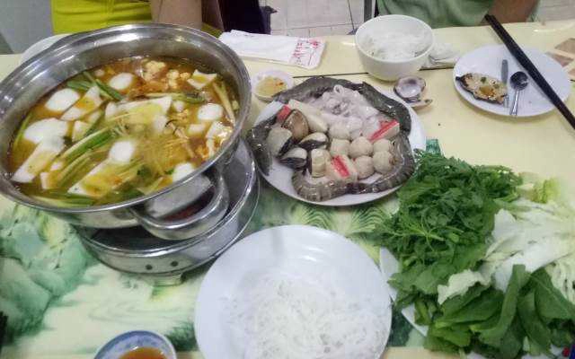 Quán Ăn Hoàng Thành - Quán Hải Sản Sân Vườn