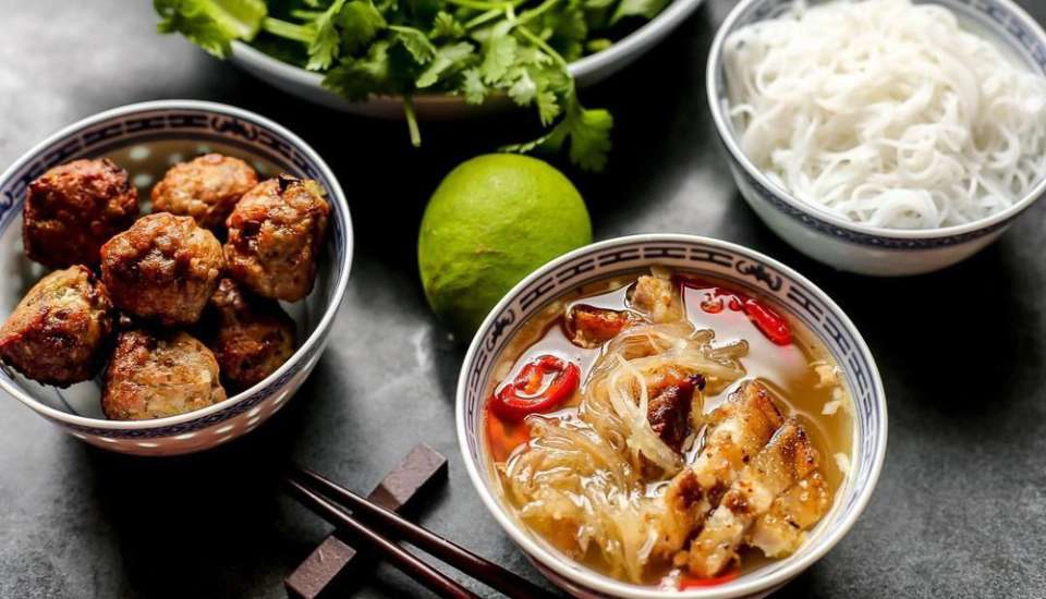 Quán Ăn Home 26 - Cháo Canh, Mì Xào & Bún Chả