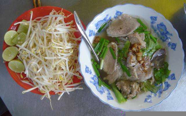 Quán Ăn Hủ Tiếu - Nguyễn Văn Linh