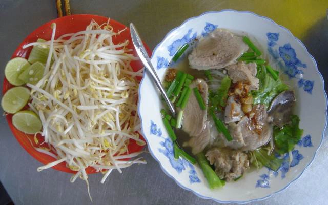 Quán Ăn Hủ Tiếu, Nui & Ăn Vặt