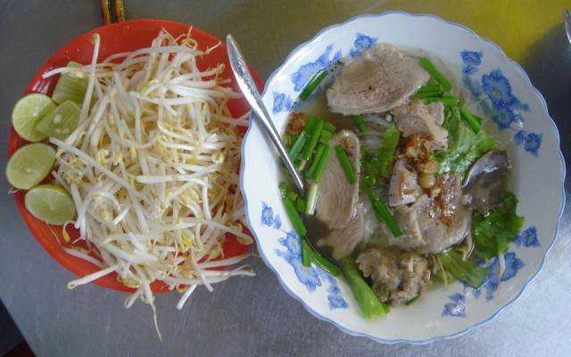 Quán Ăn Hủ Tiếu Tư Lùn