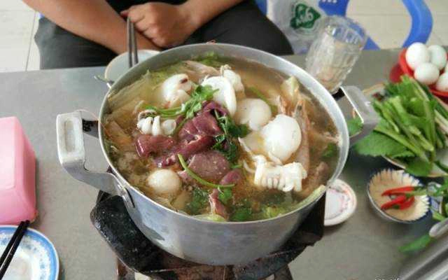 Quán Ăn Lẩu Tài Có