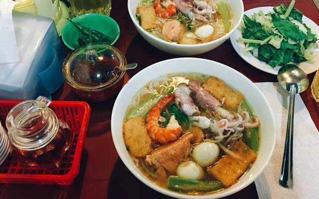 Quán Ăn Lẩu Tô Cá Hồi