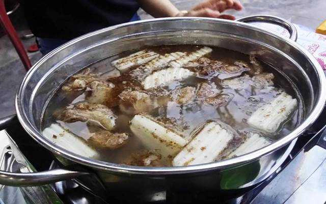 Quán Ăn Lẩu Trâu Tư Râu