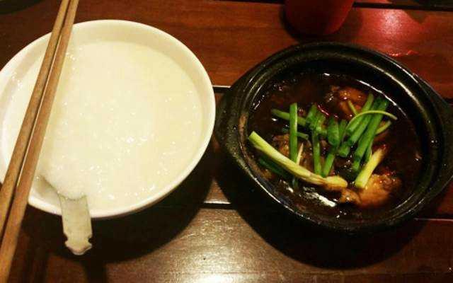 Quán Ăn Lồng Đèn Quán - Bún Thái & Cháo Ếch Singapore