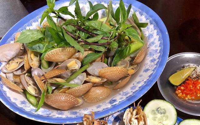 Quán Ăn Mai Sơn Quán - Cơm Việt Nam & Hải Sản Tươi Sống