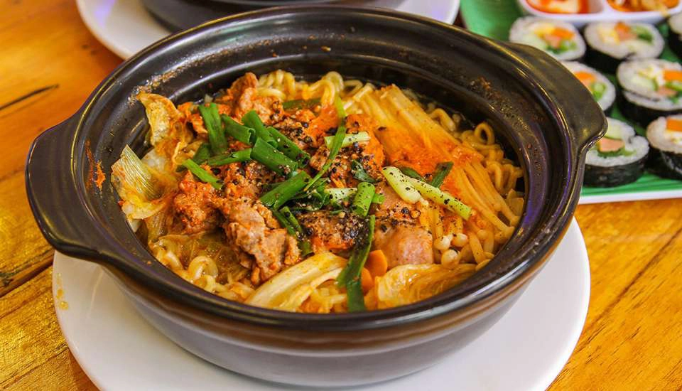 Quán Ăn Mì Cay & Ăn Vặt Núp Quán - Huỳnh Thúc Kháng