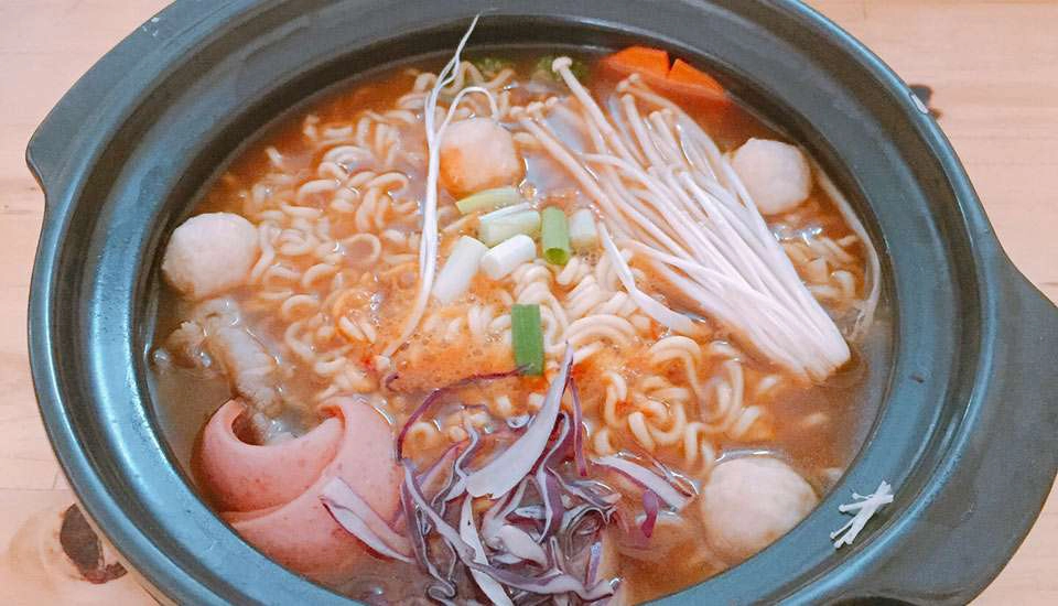 Quán Ăn Mì Cay & Trà Sữa - Bà Triệu