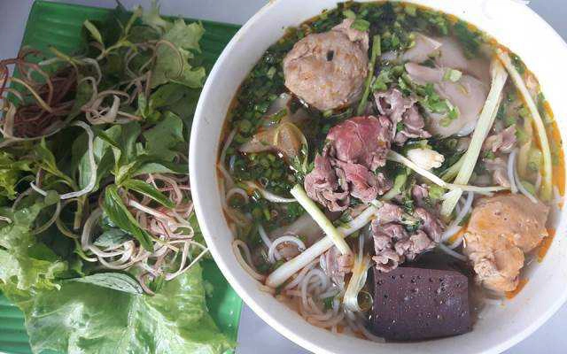 Quán Ăn Năm Chi - Bún & Mì Quảng