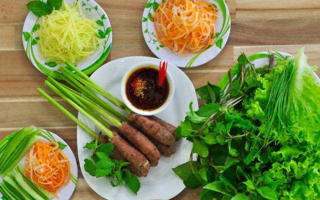 Quán Ăn Nenulu - Nem Nướng Lụi