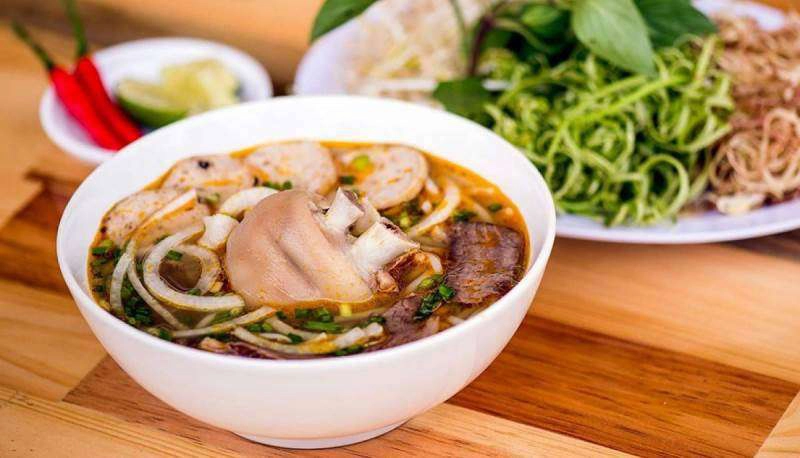 Quán Ăn O Nga - Bún Bò Huế & Nem Lụi - Triều Khúc