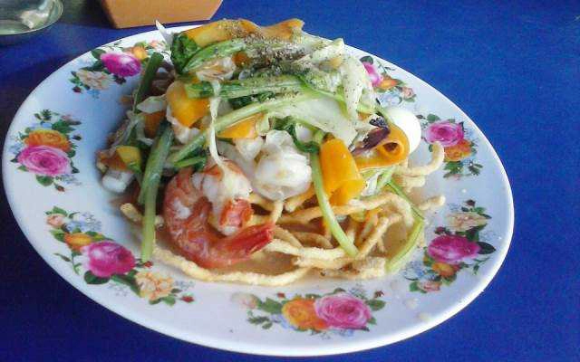 Quán Ăn Phong Ký - Cơm Gà, Mì Xào Giòn & Bò Lúc Lắc