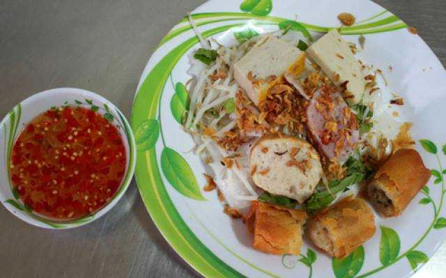 Quán Ăn Quán Cô Cúc - Bún Thịt Nướng & Bánh Ướt