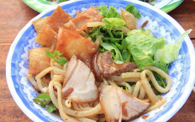 Quán Ăn Quán Phúc - Cơm Gà & Cao Lầu