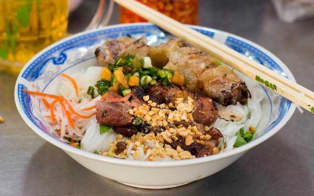 Quán Ăn Quán Vinh - Bít Tết - Ốp La & Bún Thịt Nướng
