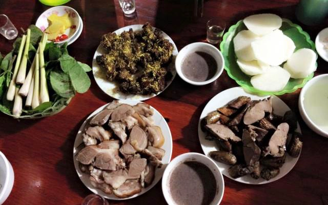 Quán Ăn Quý Loan - Cơm Bình dân & Thịt Chó Đủ Món